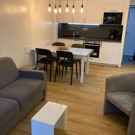 6 Personnes Dans Avec Piscine